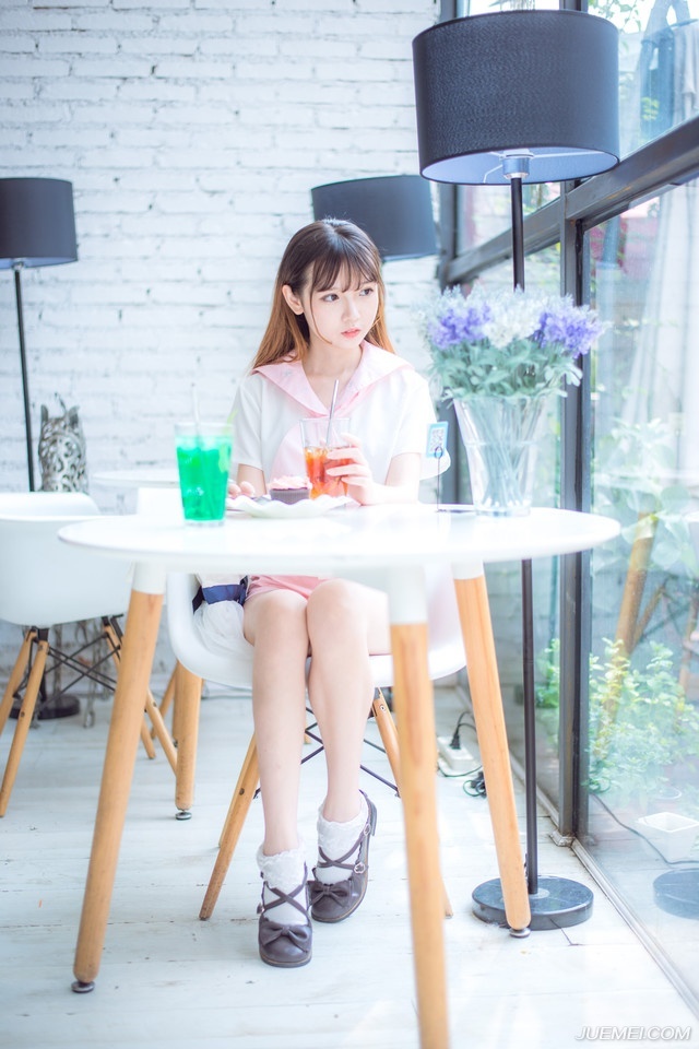 “这……”斥候苦涩的看了邓贤一眼。